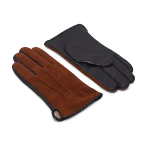 Bruin suede leren heren handschoenen met drie klassieke sierstiksels, bovenkant en handpalm zichtbaar.