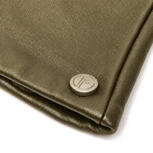 olijfgroen leder met detail